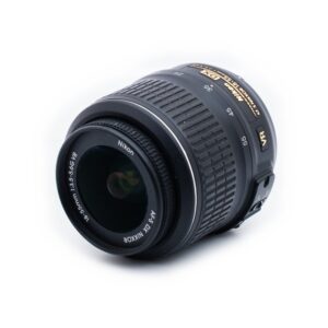 Nikon 18-55mm f35-56 G VR DX_2 Nikon AF Nikkor 80-200mm f/2.8 ED - Käytetty