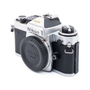 Nikon FE_1 Nikon FE -filmikamera - Käytetty