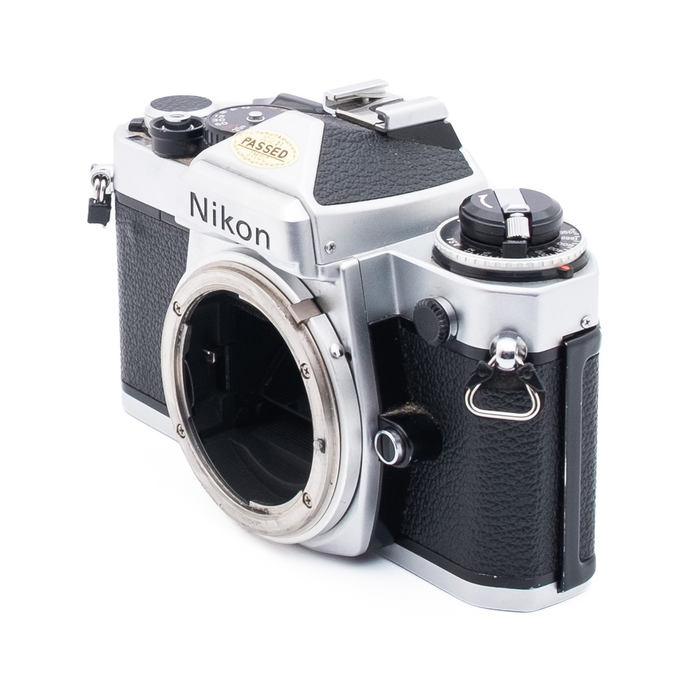 Nikon FE_2 Nikon FE -filmikamera - Käytetty