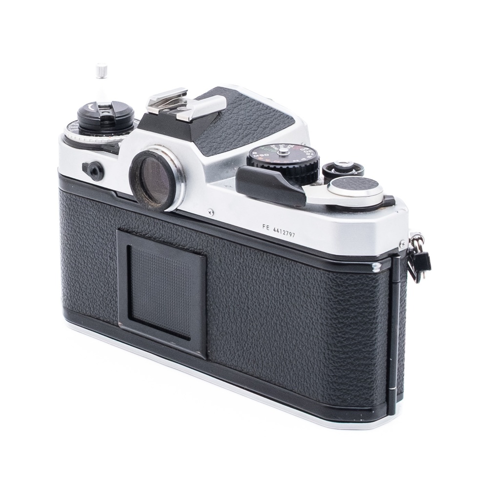 Nikon FE_4 Nikon FE -filmikamera - Käytetty