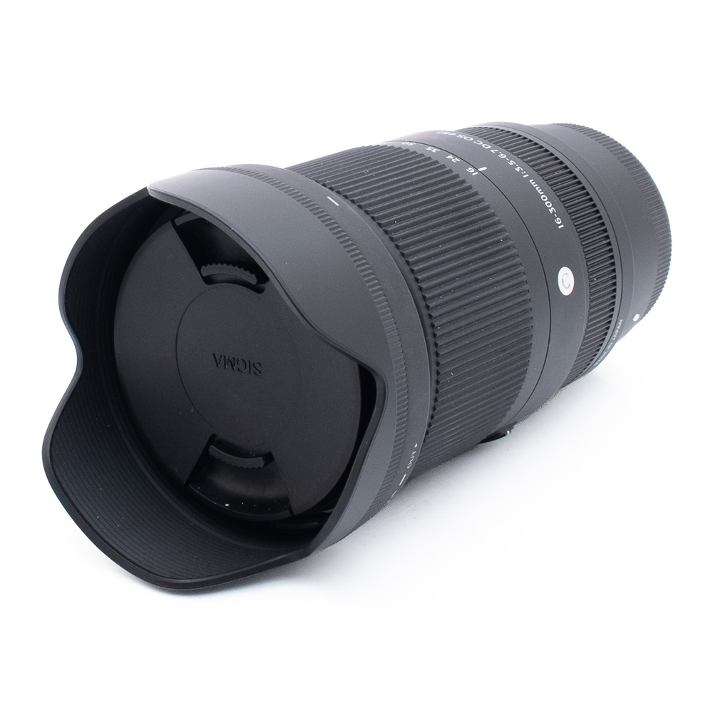 Sigma 16-300mm f35-67 DC OS_1 Sigma 16-300mm f/3.5 - 6.7 C DC OS Sony E - Käytetty