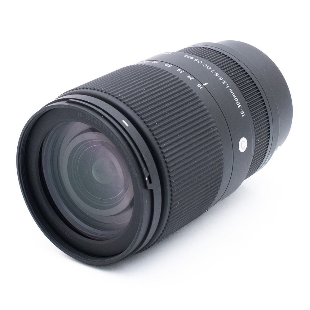 Sigma 16-300mm f35-67 DC OS_2 Sigma 16-300mm f/3.5 - 6.7 C DC OS Sony E - Käytetty