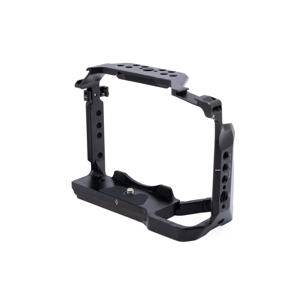 Sony A7 IV Cage_2 SmallRig 3667 Full Cage for Sony A7R V / A7R IV / A7 IV / A7S III / A1 - Käytetty