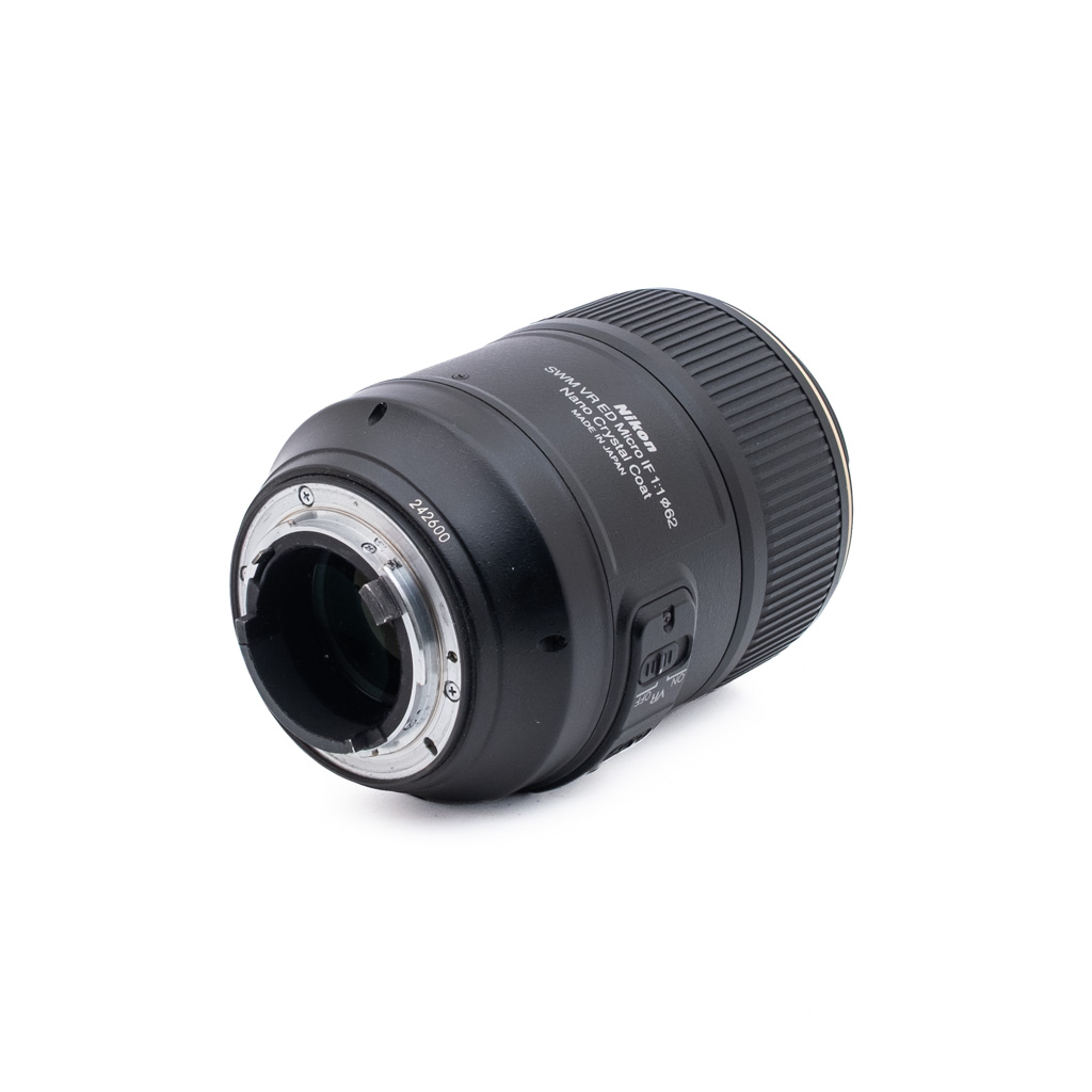 Nikon 105mm f28 G ED VR_3 Nikon AF-S Micro-Nikkor 105mm f/2.8G VR ED - Käytetty