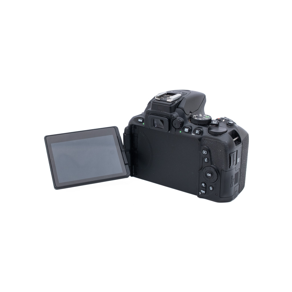 Nikon D5600 0656_3 Nikon D5600 - Used