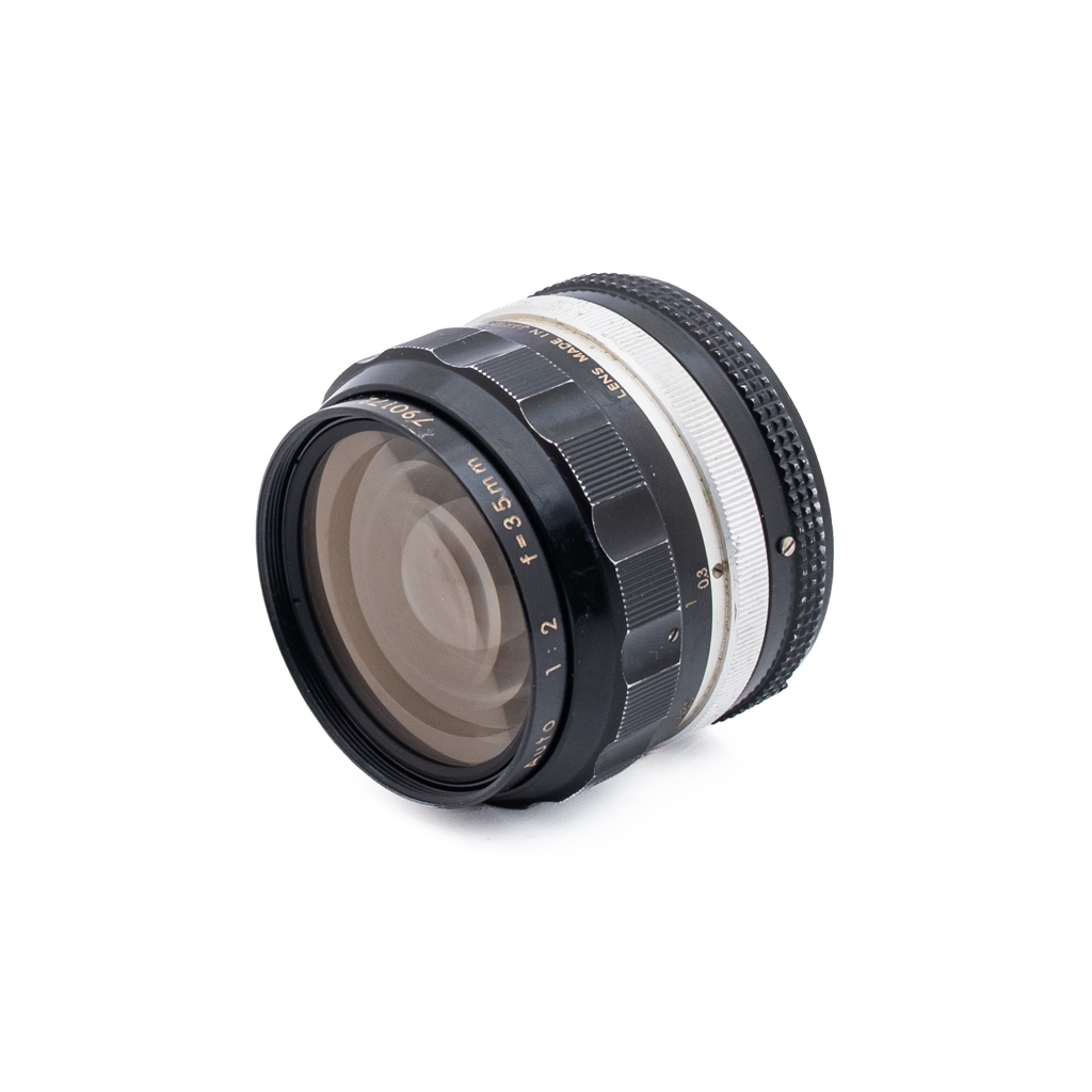 Nikon Nikkor-O 35mm f2_2 Nikon Nikkor-O 35mm f/2 Auto Pre-AI - Käytetty