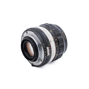 Nikon Nikkor-O 35mm f2_3 Nikon Nikkor-O 35mm f/2 Auto Pre-AI - Käytetty