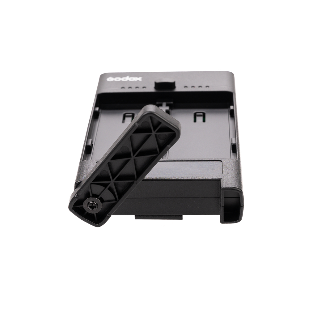1666185214_869 Godox ML60 battery compartment