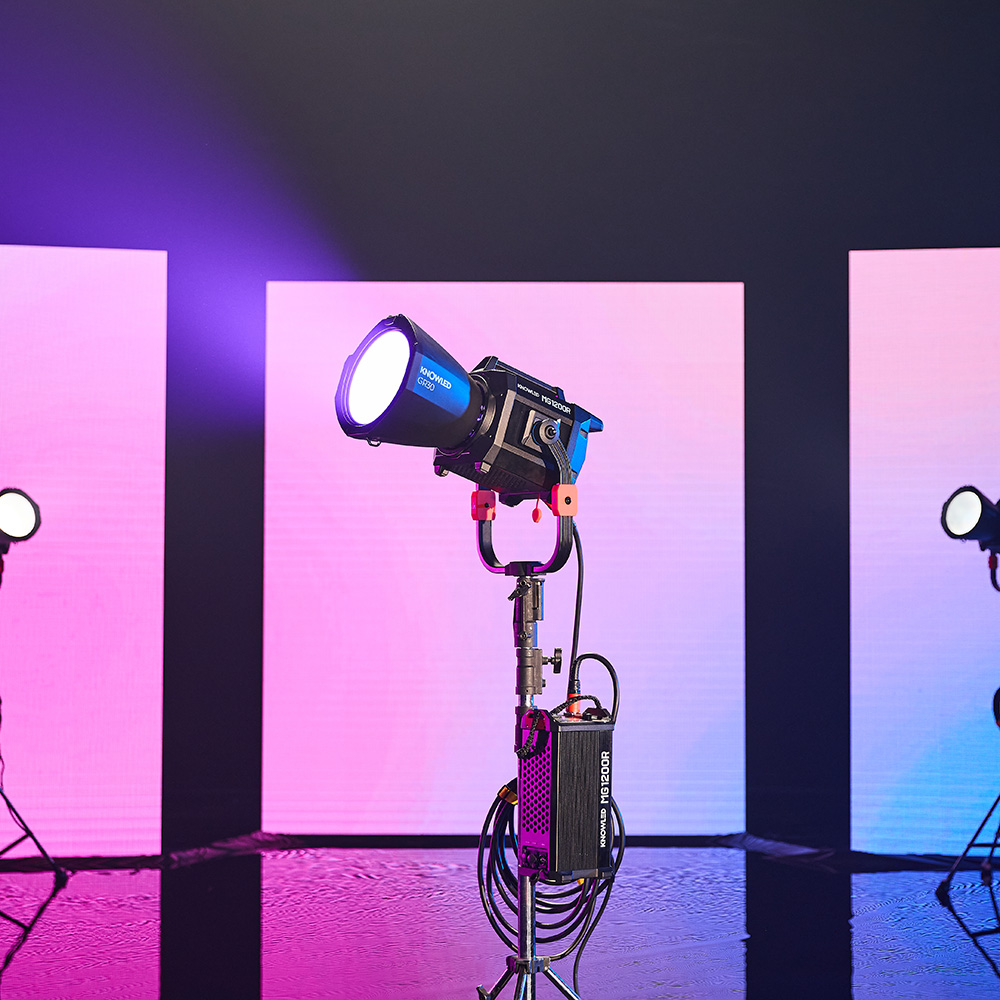 Godox KNOWLED MG1200R K2 RGB -LED-valo kovalaukulla