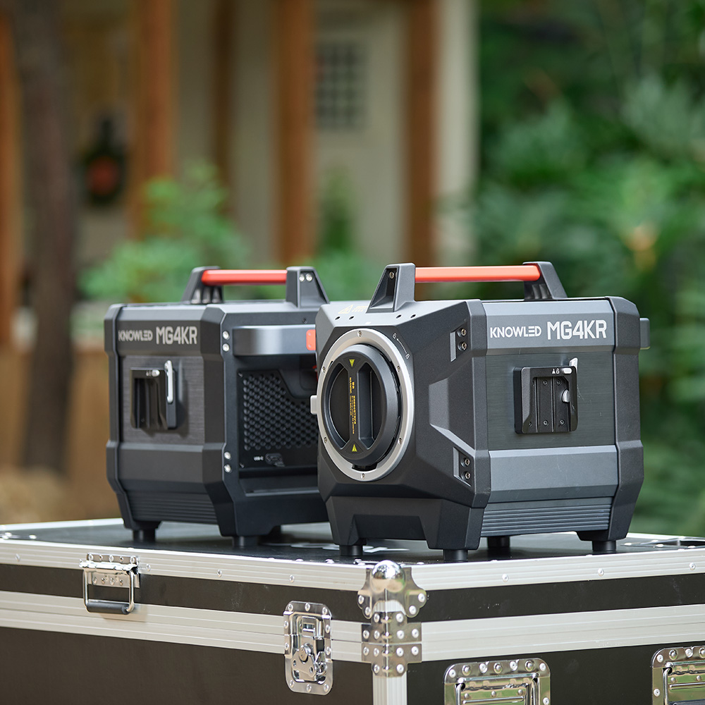 Godox KNOWLED MG4KR RGB -LED-valo kuljetuslaukulla