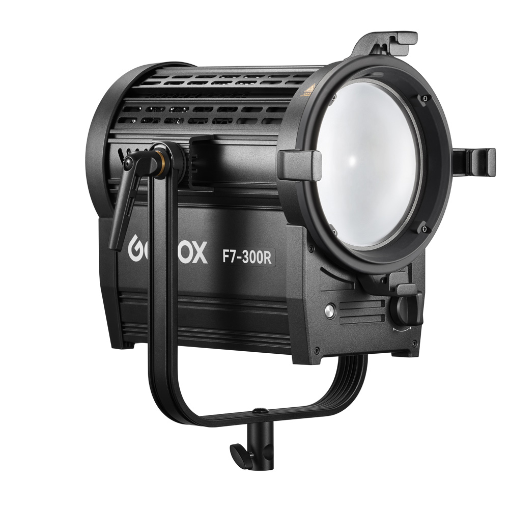 1764063315_369 Godox F7-300R Full Color -LED-fresnelvalo