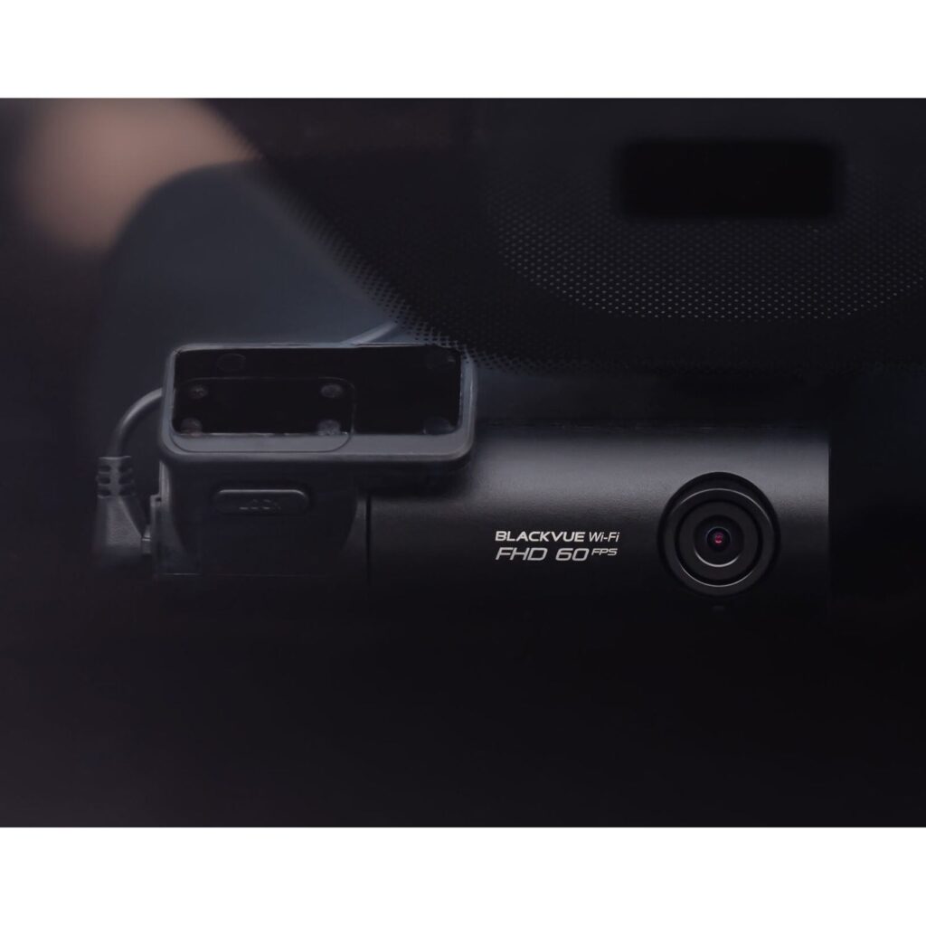 BlackVue DR590X 2CH Plus 32GB -kojelautakamera