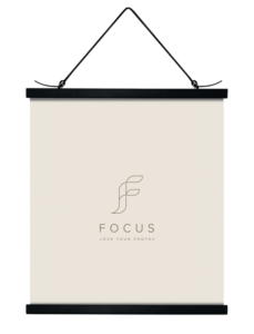 800q-01_132429 Focus Poster Hanger musta 61cm -magneettinen julisteripustin