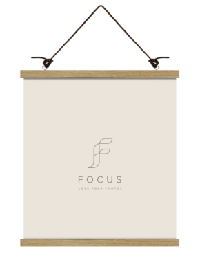 800q-01_132434 Focus Poster Hanger magneettinen tammi 71cm -julisteripustin