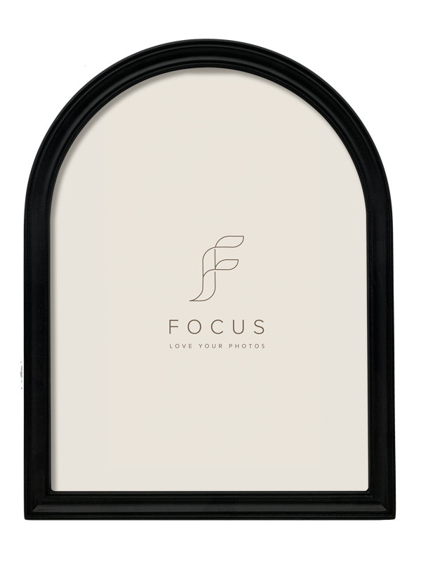 800q-01_132956 Focus Calla Arch musta 50x70 -julistekehys