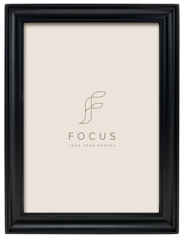 800q-01_132959 Focus Calla musta 40x50 -taulukehys