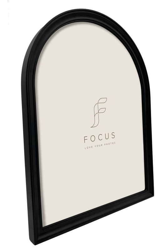 800q-02_132956 Focus Calla Arch musta 50x70 -julistekehys