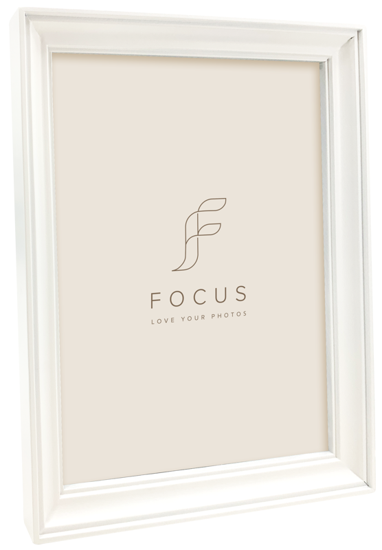 800q-02_132979 Focus Calla valkoinen 21x29,7 -valokuvakehys